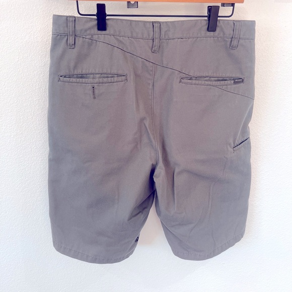 Grey Volcom chino shorts style#A0911409 65% polyester/35% cotton - Picture 2 of 2